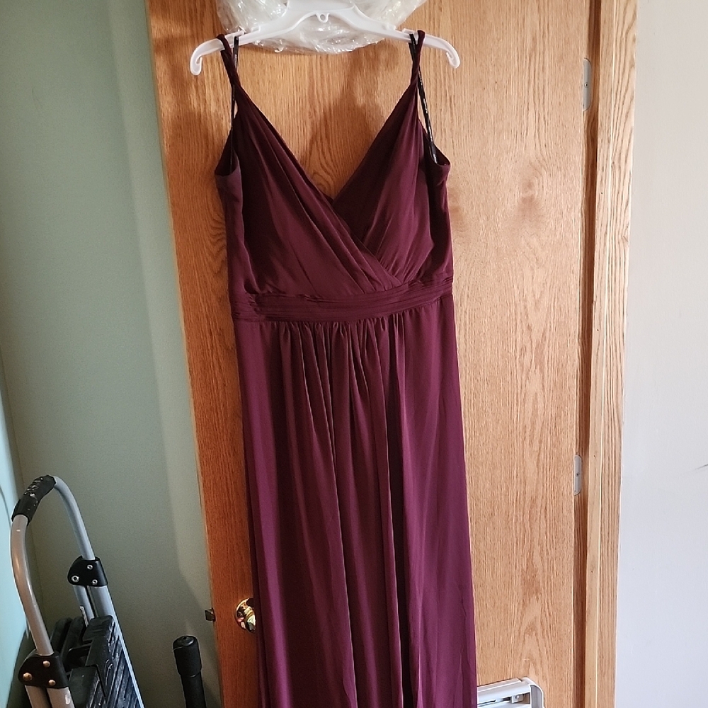 Elegant Burgundy Maxi Dress - Picture 1 of 7